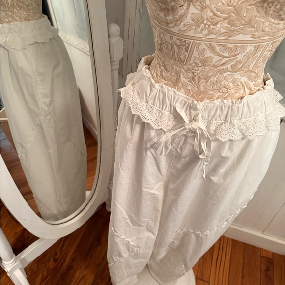 Free People Elegant White Lace Trim Pantaloon 100% cotton side pockets eyelet